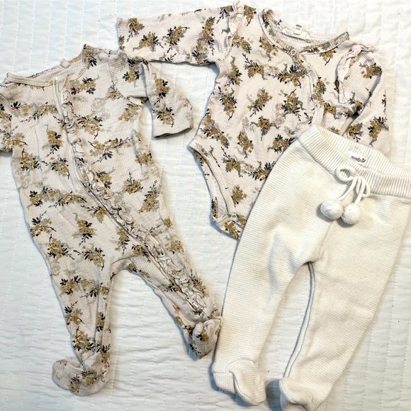 Jessica Simpson Baby Onesies and Pants - Picture 1 of 1